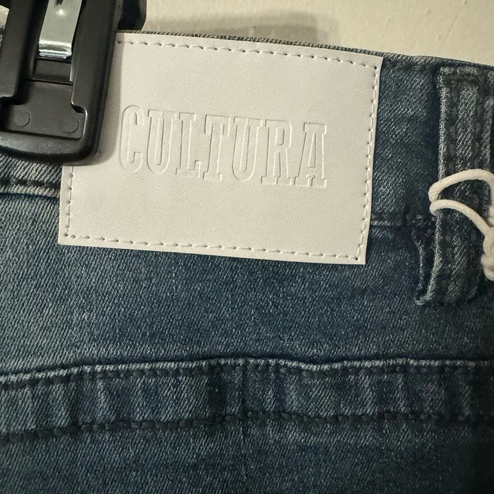 NWT:Men Cultura straight fit jeans, Size 38, Y2K Flair, Vintage wash, & Retro - Picture 10 of 15